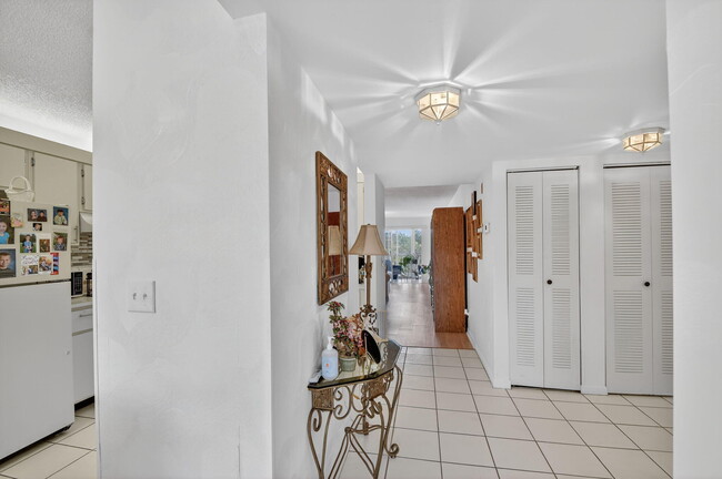 Building Photo - 3146 Via Poinciana