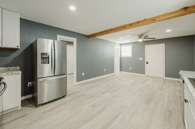 Foto del edificio - 10108 W 23rd St