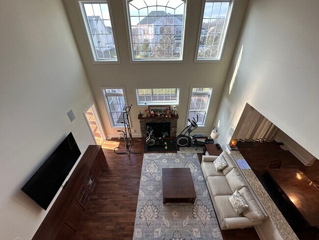 Foto del edificio - 124 Odyssey Dr