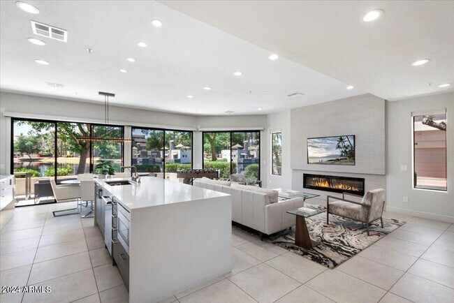 Building Photo - 8989 E Gainey Ranch Rd