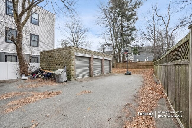 Building Photo - 62 Fuller St