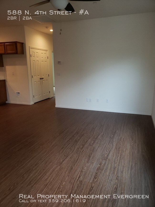 Foto del edificio - 588 N 4th St