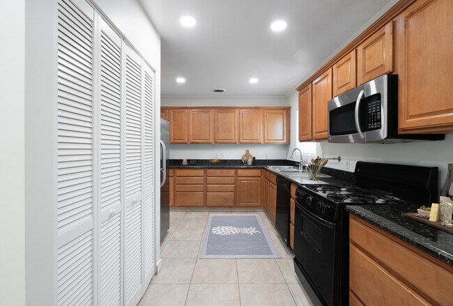 Foto del edificio - 4933 63rd St