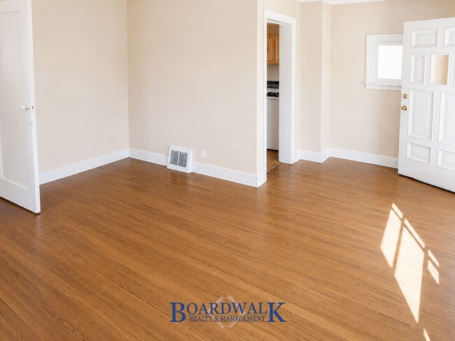 Building Photo - 35 E 7800 S
