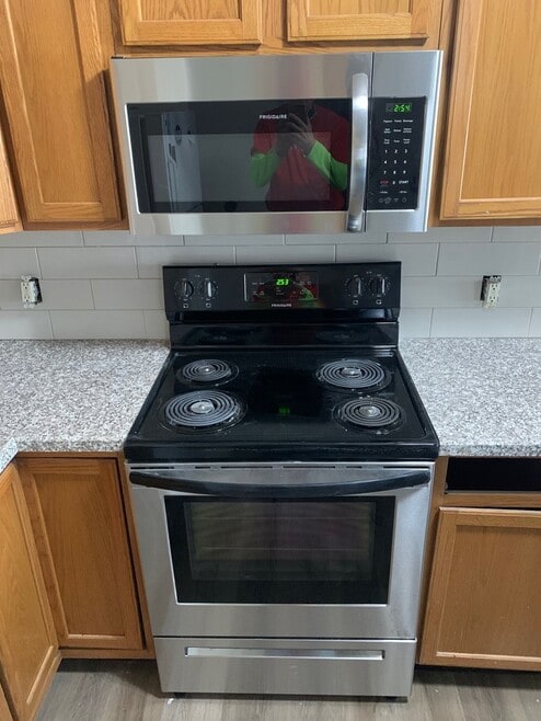 Building Photo - 3961 Camelot Dr SE