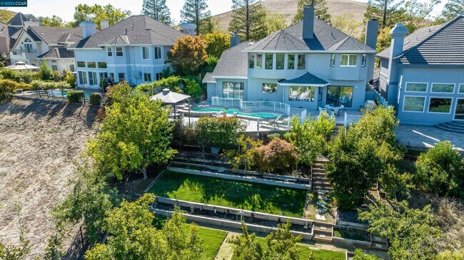 Foto del edificio - 676 Blue Spruce Dr