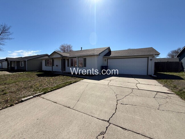 Building Photo - Welcome to this charming 2 bed, 2 bath rancher in Airway Heights!