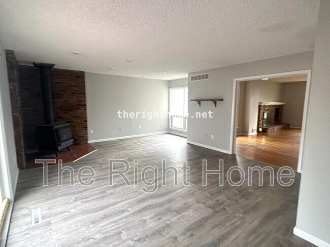 Foto del edificio - 840 E 6th St