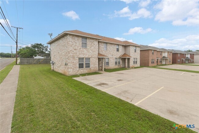 Foto del edificio - 5701 Redstone Dr