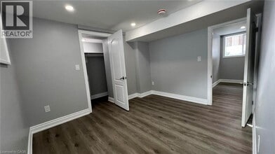 Building Photo - 29 Birchcliffe Crescent