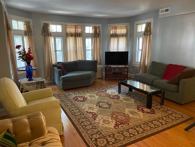 Foto del edificio - 6125 N Washtenaw Ave