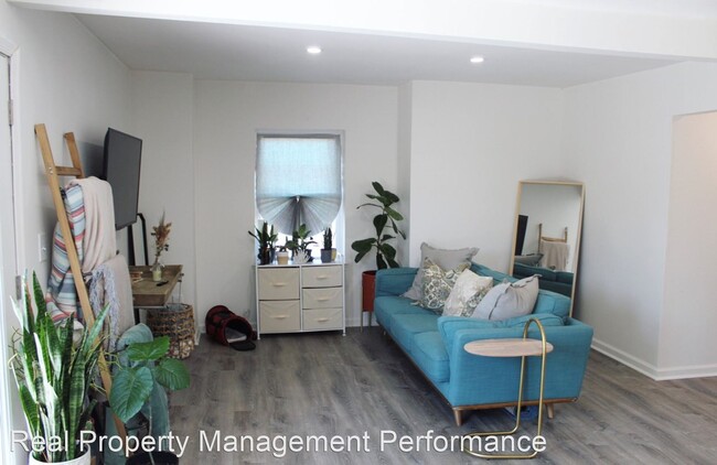 Building Photo - 2 br, 1.5 bath House - 606 Beach Ave. Apt. 2