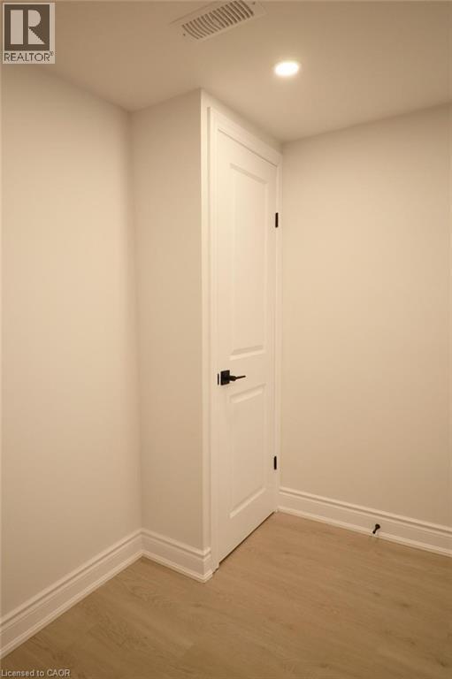 Building Photo - 924 Concession St