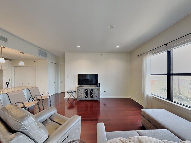 Building Photo - Attractive Arthouse Condo — READY NOW!