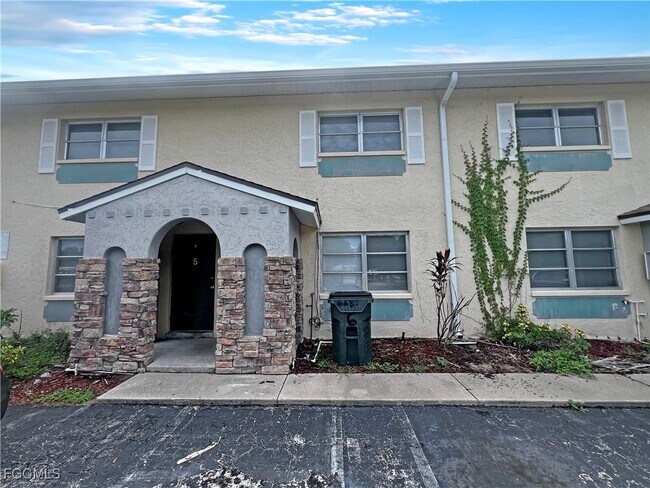 Foto del edificio - 6635 Warwick Cir