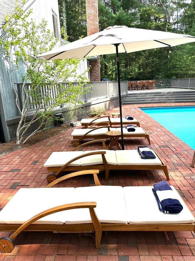 Foto del edificio - 33 Oakhill Ln