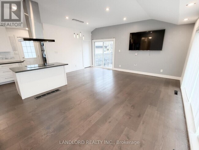 Photo du bâtiment - 18 Deerfield Rd