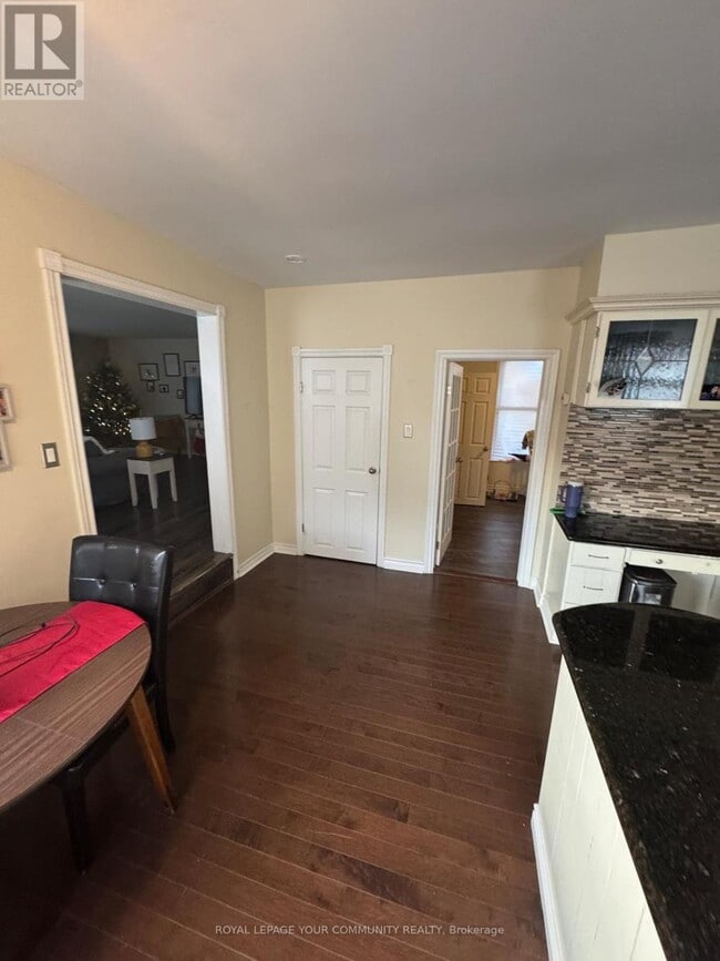 Building Photo - 96 Gurnett St