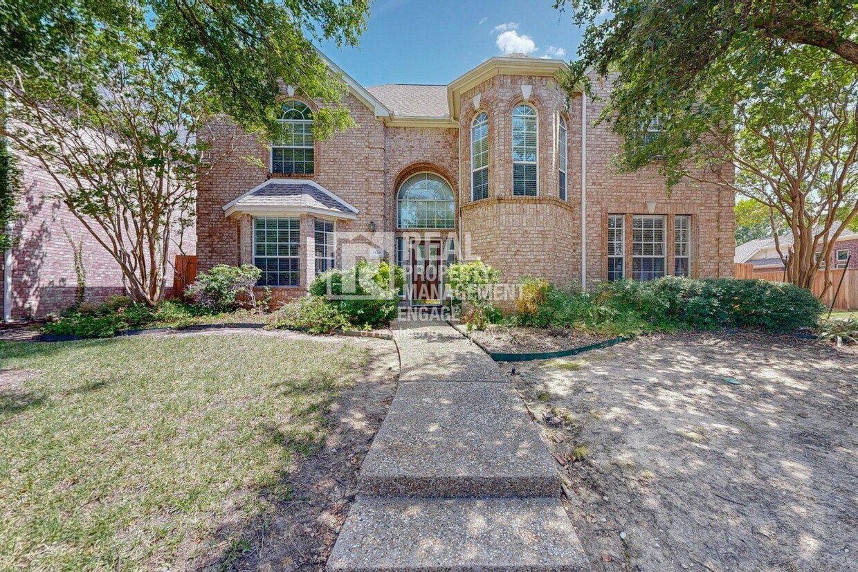 Primary Photo - Elegant 5-Bedroom Home for Rent in Prime C...