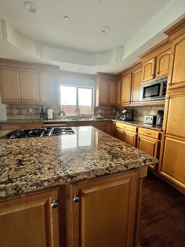 Kitchen - 2215 Dufour Ave
