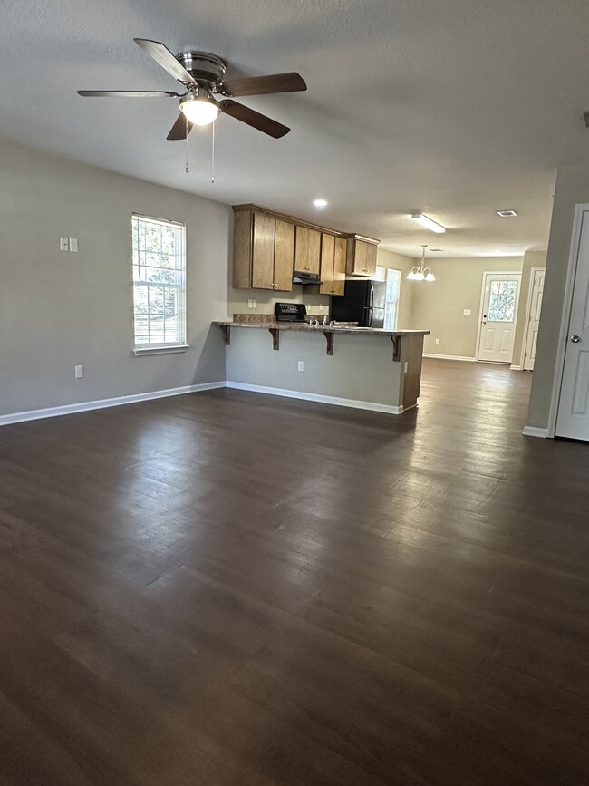 Building Photo - 128 Branch St