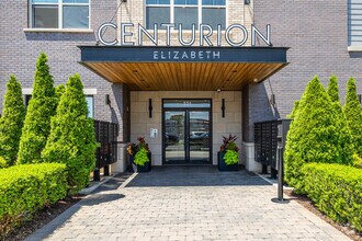 Building Photo - Luxury Rental With Private Parking