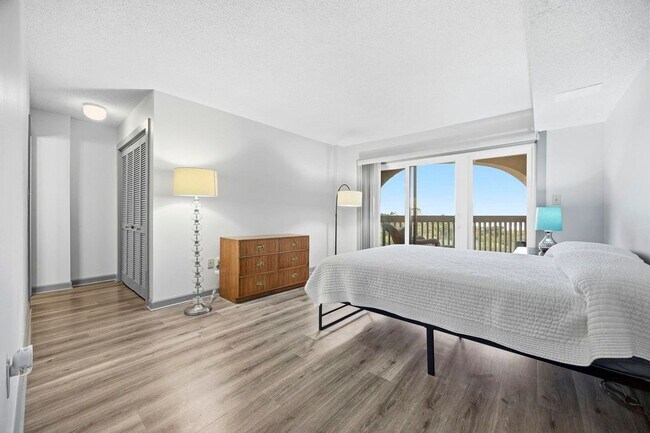 Foto del edificio - 100 Lands End Blvd