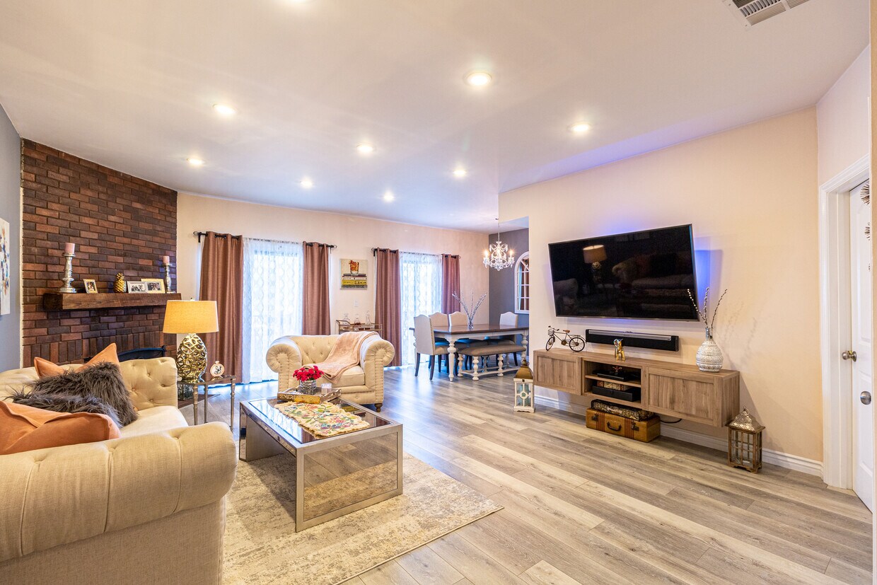 living room - 7515 Winnetka Ave