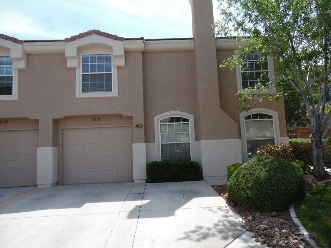 Foto principal - Stone Canyon - 3 bedroom townhome