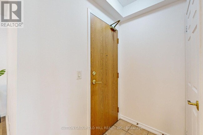 Building Photo - 5500-5500 Yonge St