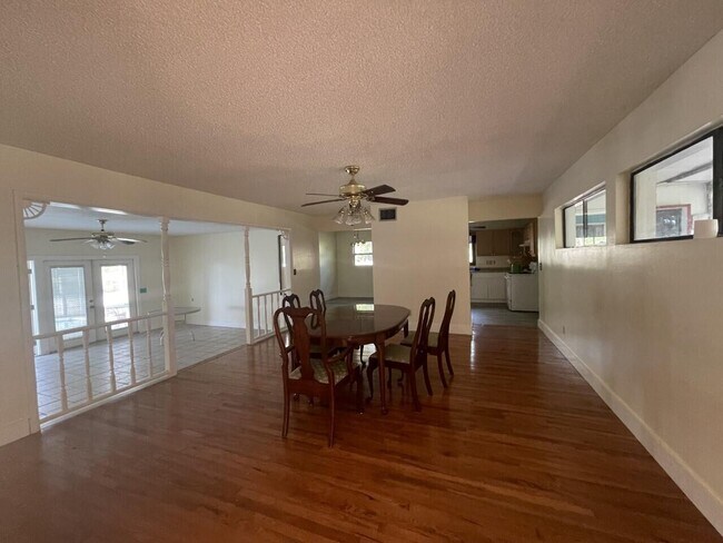 Building Photo - 5717 Silver Oak Dr
