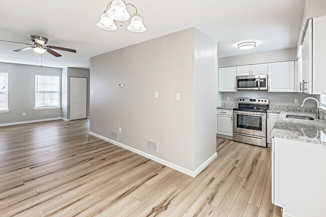 Foto del edificio - 2 bedroom, 2.5 bathroom townhome in Newark