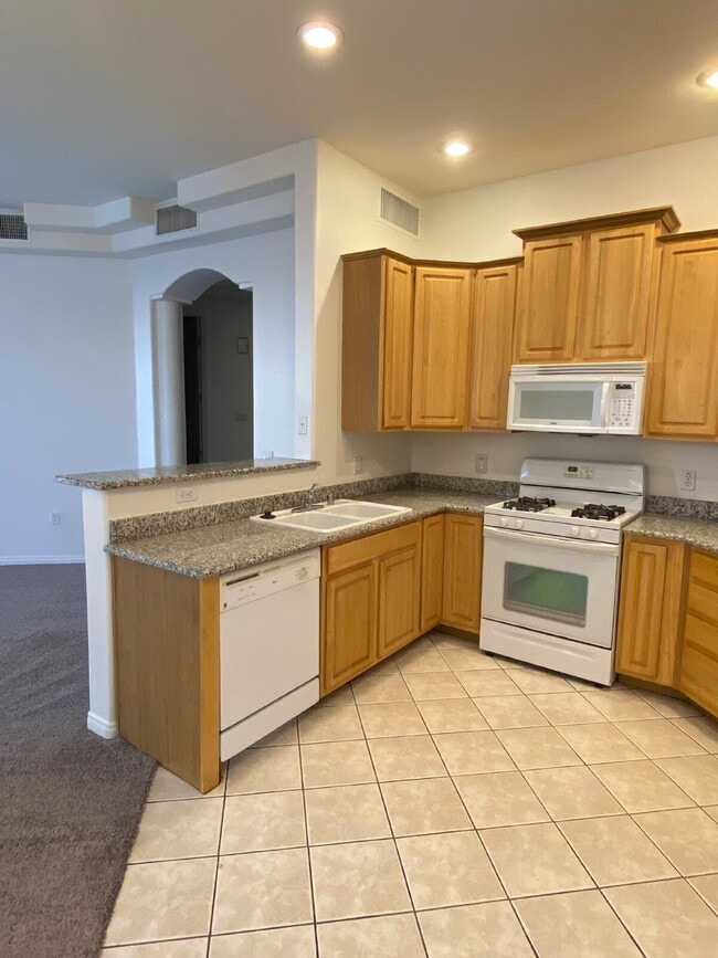 Building Photo - Beautiful Townhouse in Boulder City 232 MORGYN LANE #4