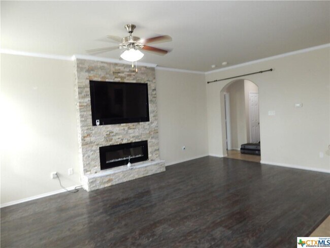 Foto del edificio - 2404 Black Orchid Dr