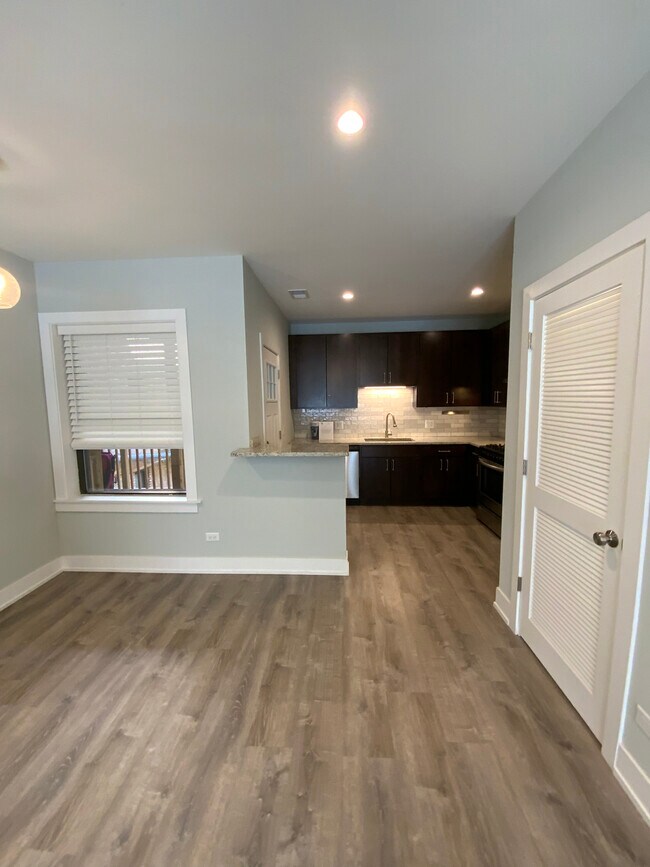 Foto del edificio - 1143 Maple Ave