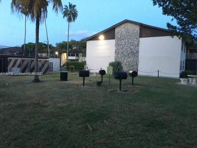 Foto del edificio - 365 W Laurel Dr