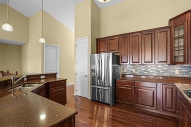Building Photo - 6855 Kensington Dr