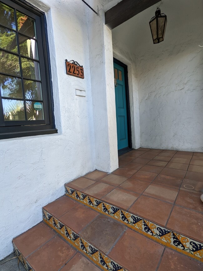 Foto del edificio - 2253 Earl Ave