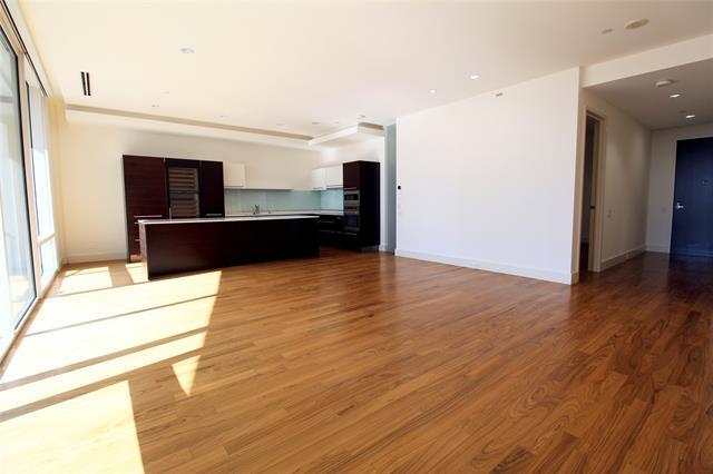Foto del edificio - 2408 Victory Park Ln