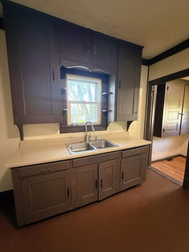 Building Photo - 2048 2nd St NE