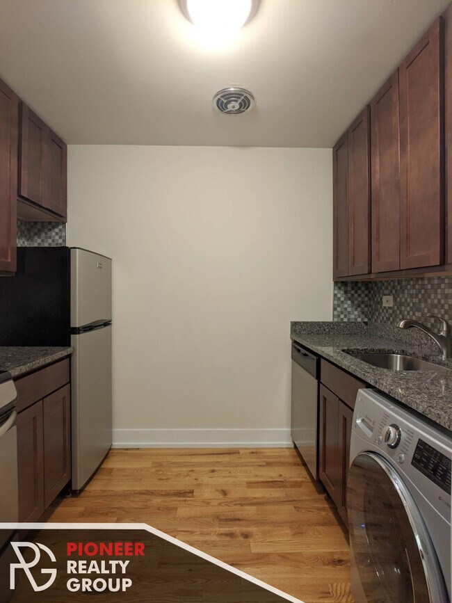 Foto del edificio - 563 W Arlington Pl