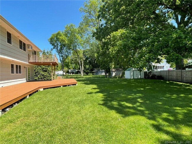 Building Photo - 98 Soundview Dr