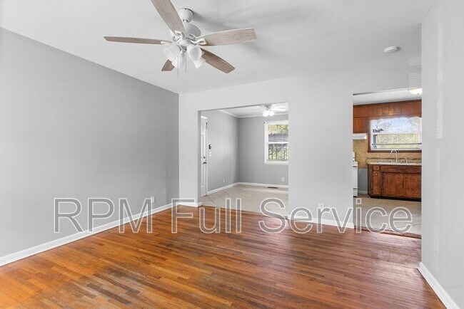 Foto del edificio - 465 Clearwater Dr