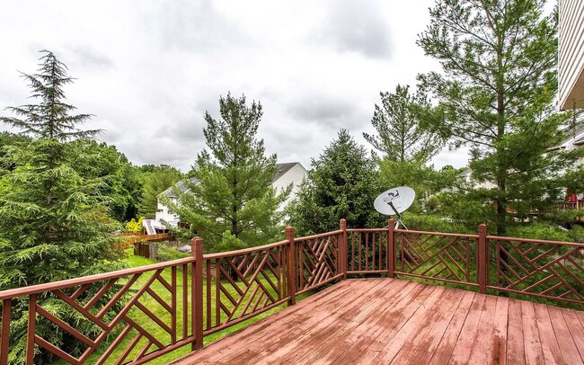 Terraza de volver a al parque - 9443 Birchwood Ln