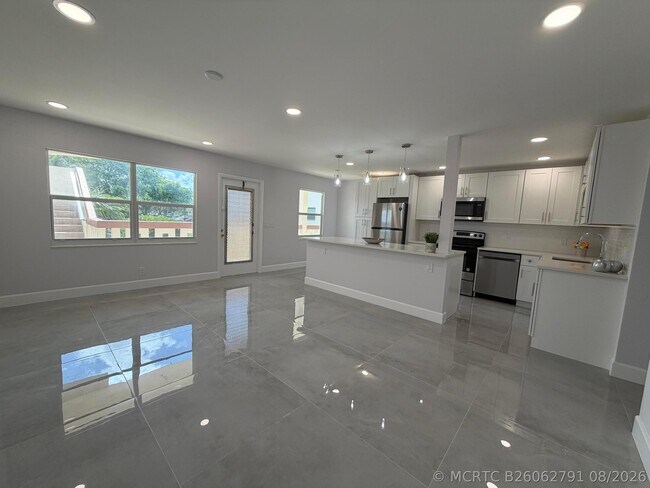 Building Photo - 353 Mansfield Dr