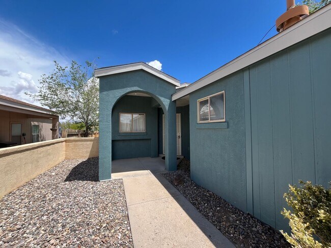 Foto del edificio - Cute 3 Bedroom 2 Bathroom Home In Rio Rancho!