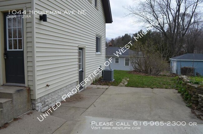 Foto del edificio - 1044 Houseman Ave NE