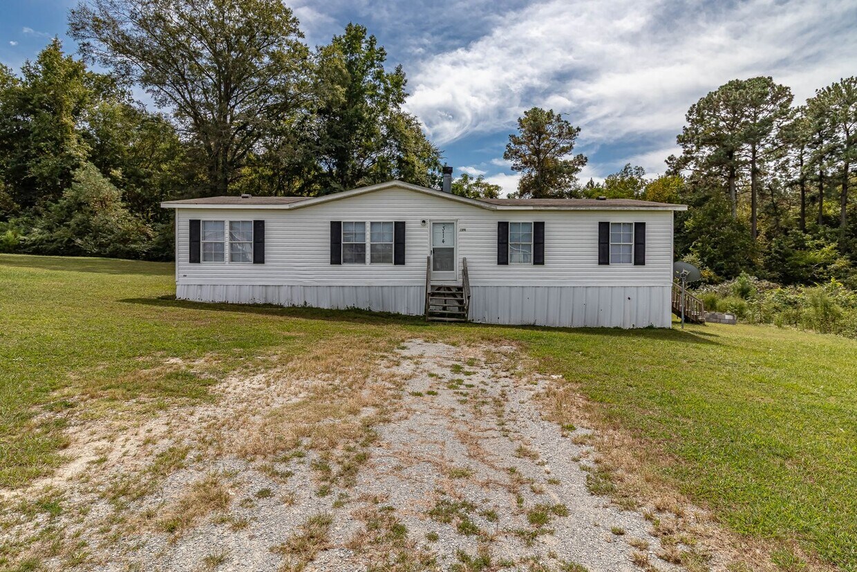 Foto principal - 3 BR | 2 BA w/ Extra Room in Pikeville! Tr...