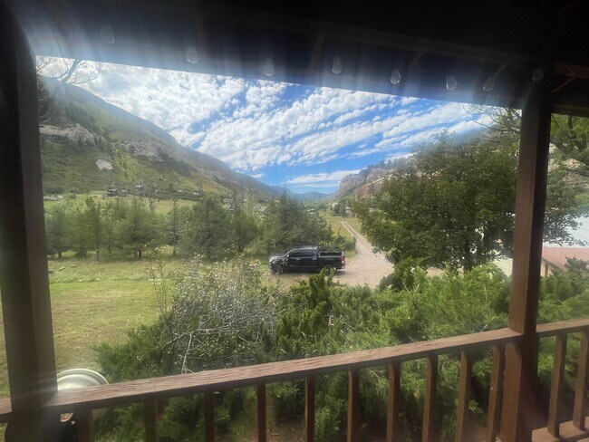Building Photo - Valley & Mountain Views in Beautiful Falls...