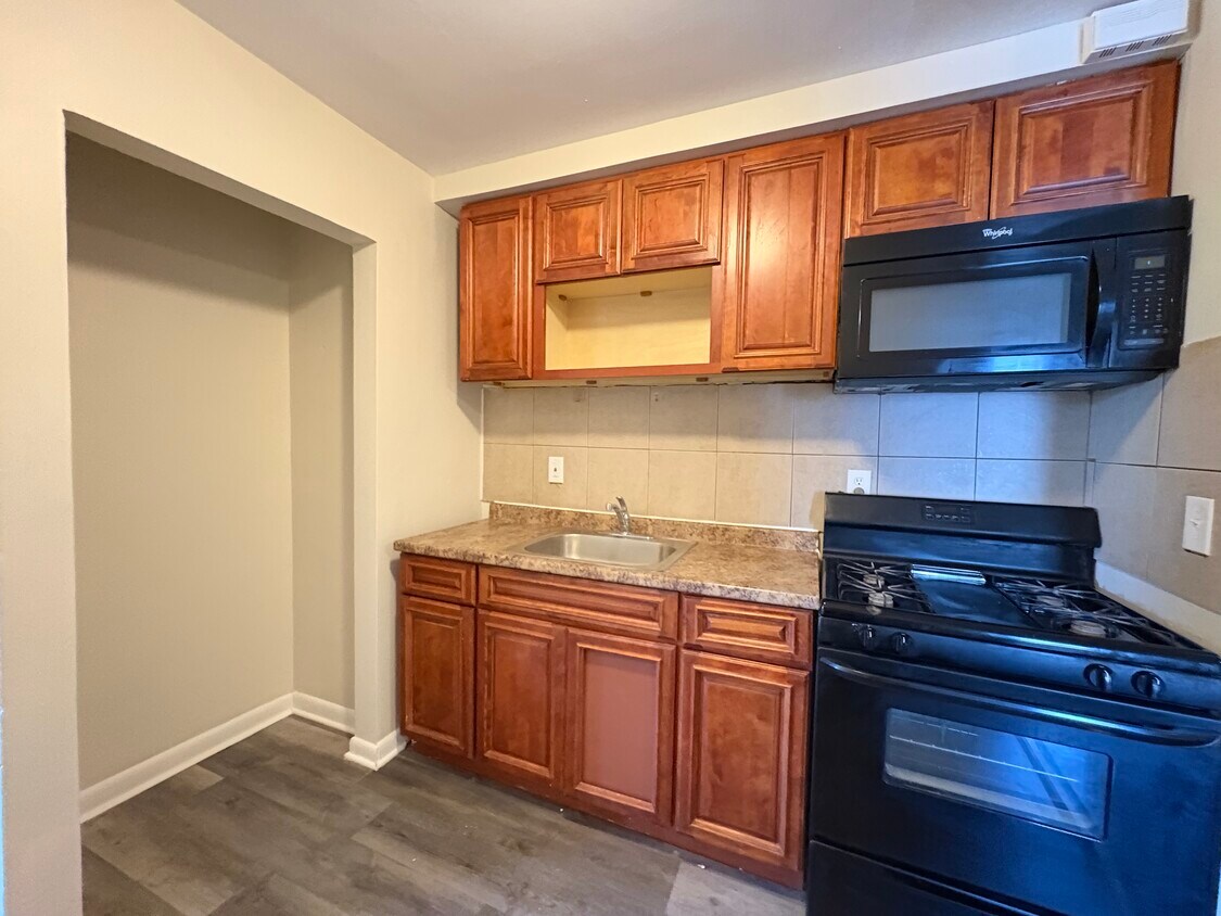 104 Montclair Ave 18 - 110 Montclair Ave